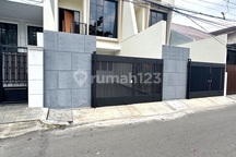 Rumah Baru 3 Lantai Bagus Megah Strategis Tomang Jakarta Barat