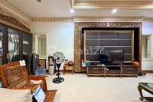 Tinggal Bawa Koper! Rumah Premium 202M2 European Style Taman Palem Lestari Jakarta Barat