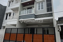 Brand New 6X15 Dalam Komplek Tomang Jakarta Barat