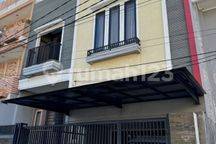 Cuan Cuan Cuaan Rumah 9.8x20 Strategis Dan Bebas Banjir Jelambar Dekat Daan Mogot Jakarta Barat