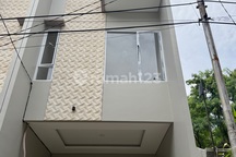 Rumah Baru 3 Lantai 1.89M Duri Kepa Dekat Tanjung Duren Jakarta Barat