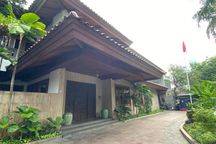 Disewakan Rumah Interior Classic Full Furnish 3 Lantai, Private Pool 