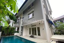 Disewakan Rumah 3 Lantai 5Br Daerah Strategis Scbd
