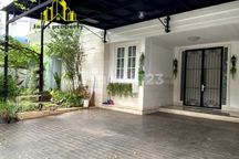 Disewakan Rumah Unit Langka Lokasi Paling Premium Jakarta. Selalu Disewa oleh Ekspatriat, 4 Br Luas 500 M2 Private Pool, Menteng Jakarta Pusat