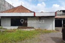 Rumah Cocok untuk Kafe atau Usaha Lain di Kotabaru