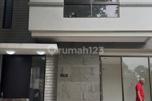 RUMAH MEWAH DENGAN DESAIN MINIMALIS DI HYARTA ECO VILLAGE, MAGUWOHARJO, SLEMAN