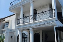 rumah mewah minimalis siap huni ada kolam renang area antapani 