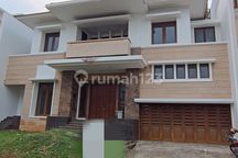 Rumah design mandiri di Crown Pondok Hijau Golf Gading Serpong