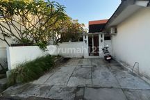 Disewakan Guest House 2 Floor 4 Room SHM di Berawa