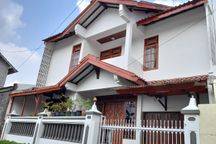 Rumah 2 lantai di tengah kota Magelang 