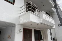 Termurah Mutifungsi!Bisa untuk Kost Kostan, Gudang Expedisi, Mess dan Usaha Rumahan, 2 Lantai 315M, Rumah di Muara Karang