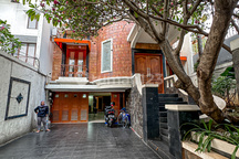 Rumah 3 Lantai di Kemang Jakarta Selatan SHM Lokasi Bagus