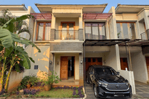 Rumah di Menteng, Jakarta Pusat Dengan Taman