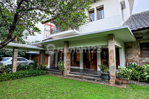 Rumah 2 Lantai di Dharmawangsa Private Pool