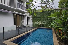 Rumah Minimalis di Kemang Private Pool Bebas Banjir Security 24H
