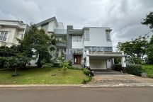 Rumah Mewah Telaga Golf Bsd Dekat Pasar Modern & Rumah Sakit