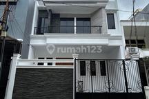 Rumah Brand New Mk 3Lantai Hadap Timur Murah
