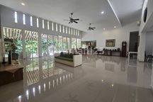 Dijual Rumah Siap Huni, Lokasi Tenang dan Nyaman di Kemang (Lz)