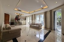 Eksklusif - Dijual Rumah Cantik Luas Split Level, Harga Negotiable (Sd/Mm)