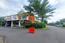 Rumah Bluebell Hoek Summarecon Bekasi Selangkah K Club House