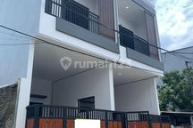 Rumah 2 Lt SHM Hadap Timur 10 Menit ke Gerbang Tol Buaran Indah 1 J-37438