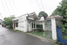 Rumah Asri Tanah Luas 15 Menit ke Gerbang Tol Halim 3 Siap KPR J41396