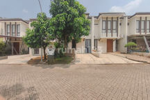 Rumah 2 LT Asri 10 Menit ke Mall Paradise Walk Serpong Dibantu KPR J40328