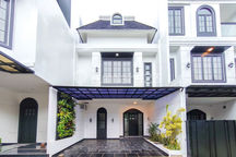 Rumah LT 120 Idaman Dekat Puri Indah Mall 3 Lantai Hadap Selatan J41268