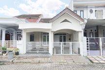 Rumah Hadap Selatan dekat Grand Wisata, Bekasi Semi Furnished J21347