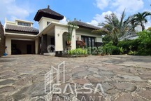 Disewakan Rumah Beautiful Tropical Home Luas Tanah 1230 Meter Harga Rp.400 Juta Lokasi Strategis Dekat Kemang Dan Cipete Dan Dekat Sekolah Dan Perkantoran Area Jagakarsa Jakarta Selatan