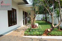 Disewakan Cepat Rumah Cantik Asri Furnish Bangunan 1 Lantai Harga Rp.550 Juta Dekat Sekolah Internasional Dan Resto.dan Cafe Area Kemang Dalam Dekat Pejaten Barat Dan Ampera Jeruk Purut Dan Cipete Area Kemang Jakarta Selatan