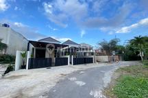 Rumah Cantik Siap Huni 895Jt di Sleman Utara, Carport Lega