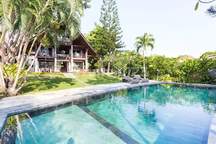 Villa 5 Kt Taman Luas Dekat Pantai Batu Bolong Canggu Bali