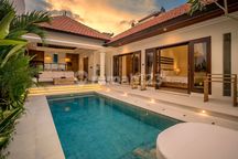 Villa 2 Kt Hanya 700 Meter Dari Pantai Seminyak Bali