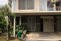 Rumah 2 Lantai Full Furnished Dalam Perum Dekat Transmart Maguwo