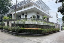 Jual Rumah Mewah Hoek 479M2 Anti Banjir di Kompleks Greenville