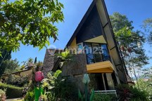 Rumah Villa Full Furnished di Klub Bunga, Batu