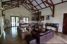 Rumah Tropis Bergaya Villa Nempel Kawasan Premium Alam Sutera