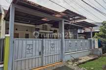 Rumah SHM Depan Taman di Harapan Indah Bekasi