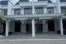 DISEWAKAN RUMAH VILLA PASIR PUTIH PIK 2, UK 6X12.5 BRANDNEW SIAP HUNI