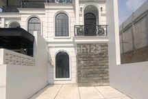 Rumah Mewah 2.5 Lantai ( Rooftop ) Di Harjamukti