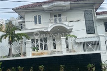 Jual Rumah Mewah di Taman Lebak Bulus. Luas 437M2 Harga.9,5 M. Nego Sertifikat. Hak. Milik