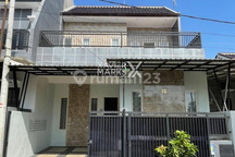 Dijual Rumah Baru Modern dengan Swimming Pool di Sulfat