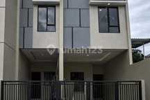 Rumah Baru Bagus Bgt di Duri Kepa Harga Bagus bisa KPR Row Jalan.2 Mobil.lega