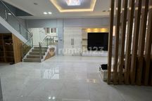Rumah 3Lantai Kelapa Gading 195M