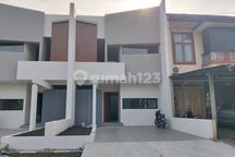 Unit Terbatas! Rumah Baru 2 Lantai di Mekar Wangi, Dekat Mall