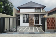 Rumah Besar Lapang 1 Lantai View Sawah Jl Kaliurang Km 10. Dekat Resto Pawon Mbah Gito