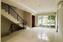 Termurah Town House Puri Mansion 4 BR Posisi Strategis