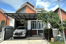 Rumah Bagus 1,5 Lantai Furnish di Austinville Dieng