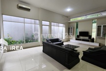 Disewakan Rumah Mewah Full Furnished Dekat Pasar Klewer Solo